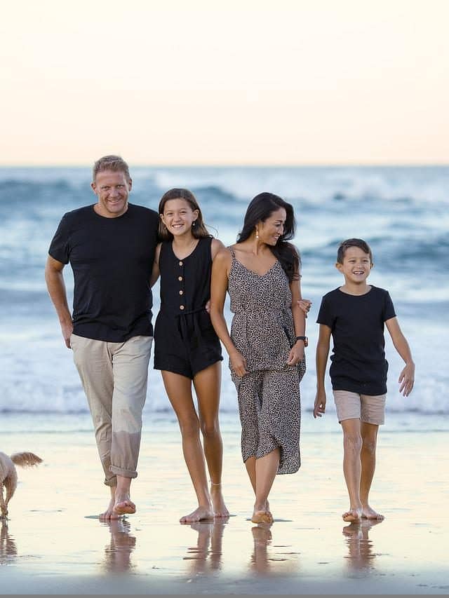 family, beach, people-6398107.jpg